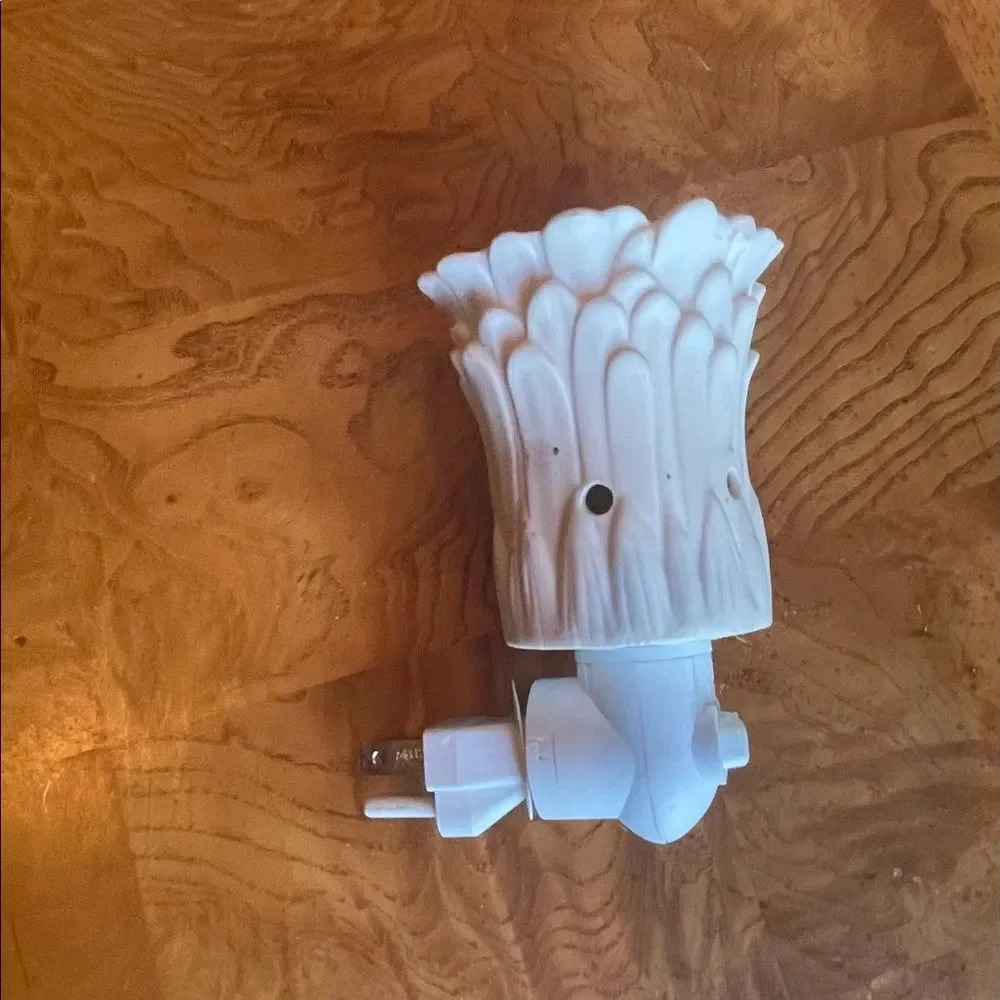 SCENTSY FLOWER Warmer GUC!